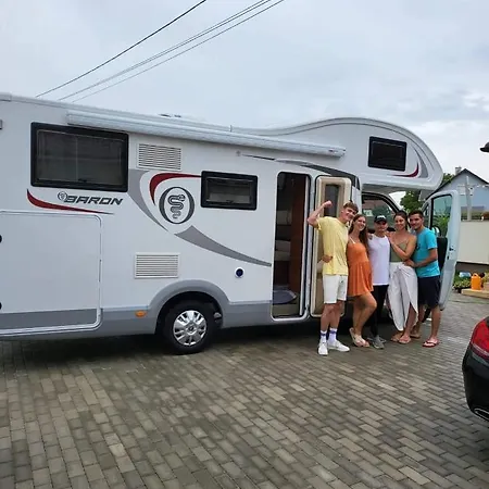 Lakóautó Bérlés Luxus Négy Keréken Gyorladamer