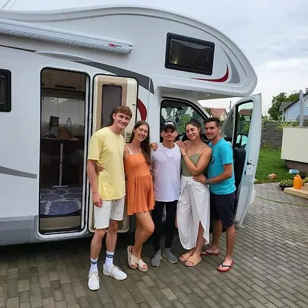 Lakoauto Berles Luxus Negy Kereken Gyorladamer