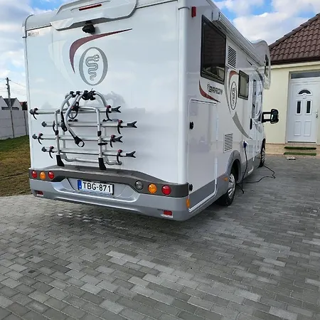 Lakoauto Berles Luxus Negy Kereken * Gyorladamer
