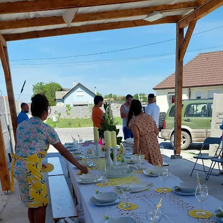 Lakoauto Berles Luxus Negy Kereken Campsite *