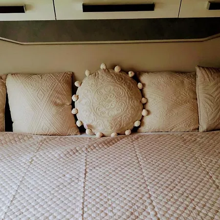 Kemping Lakóautó Bérlés Luxus Négy Keréken