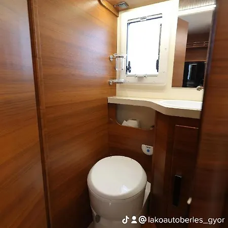 Lakoauto Berles Luxus Negy Kereken Campsite